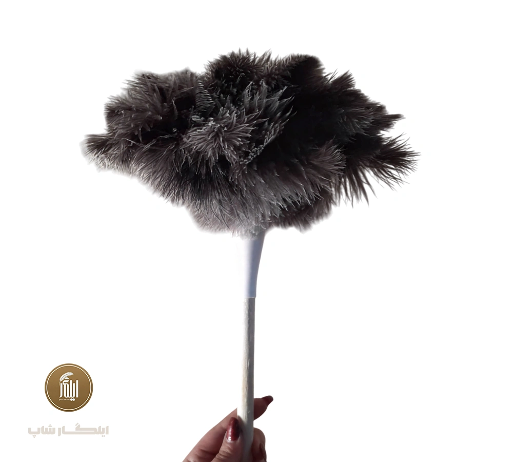 گردگیر با پر سرگرد شترمرغ با دسته چوبی رنگ سفید مدل D118